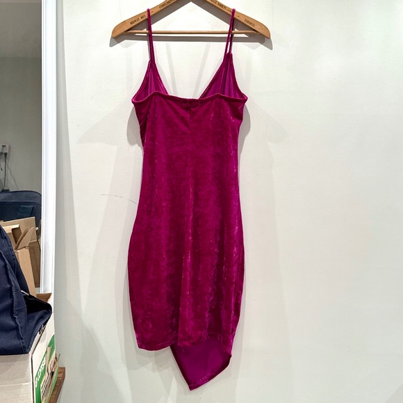 ReVamped fuchsia velvet mini dress with ruching, size M - Picture 2 of 9